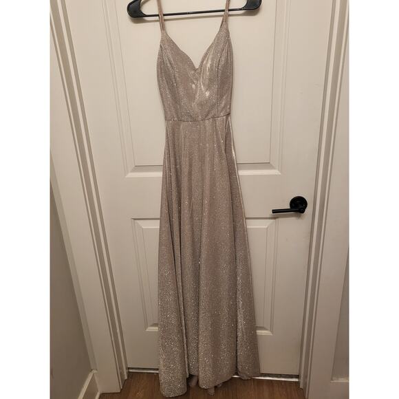 Windsor Dresses & Skirts - Windsor Sparkly Gold Formal Dress Size 1/2
